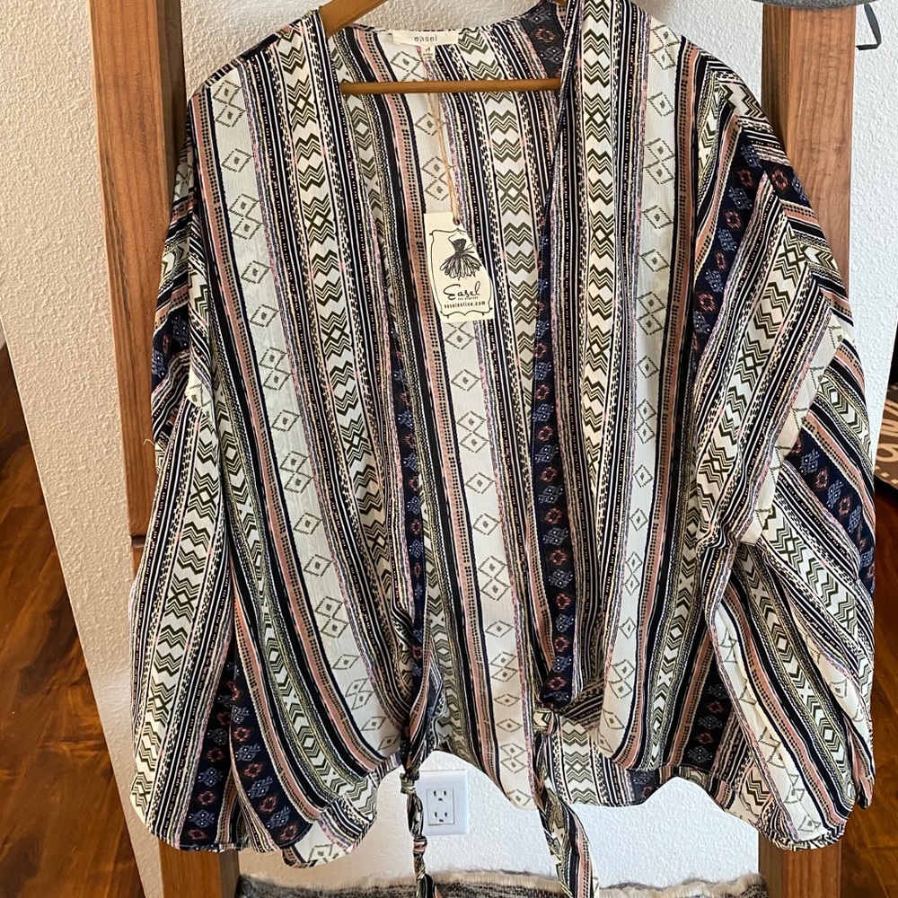 NWT Easel western open flow top.